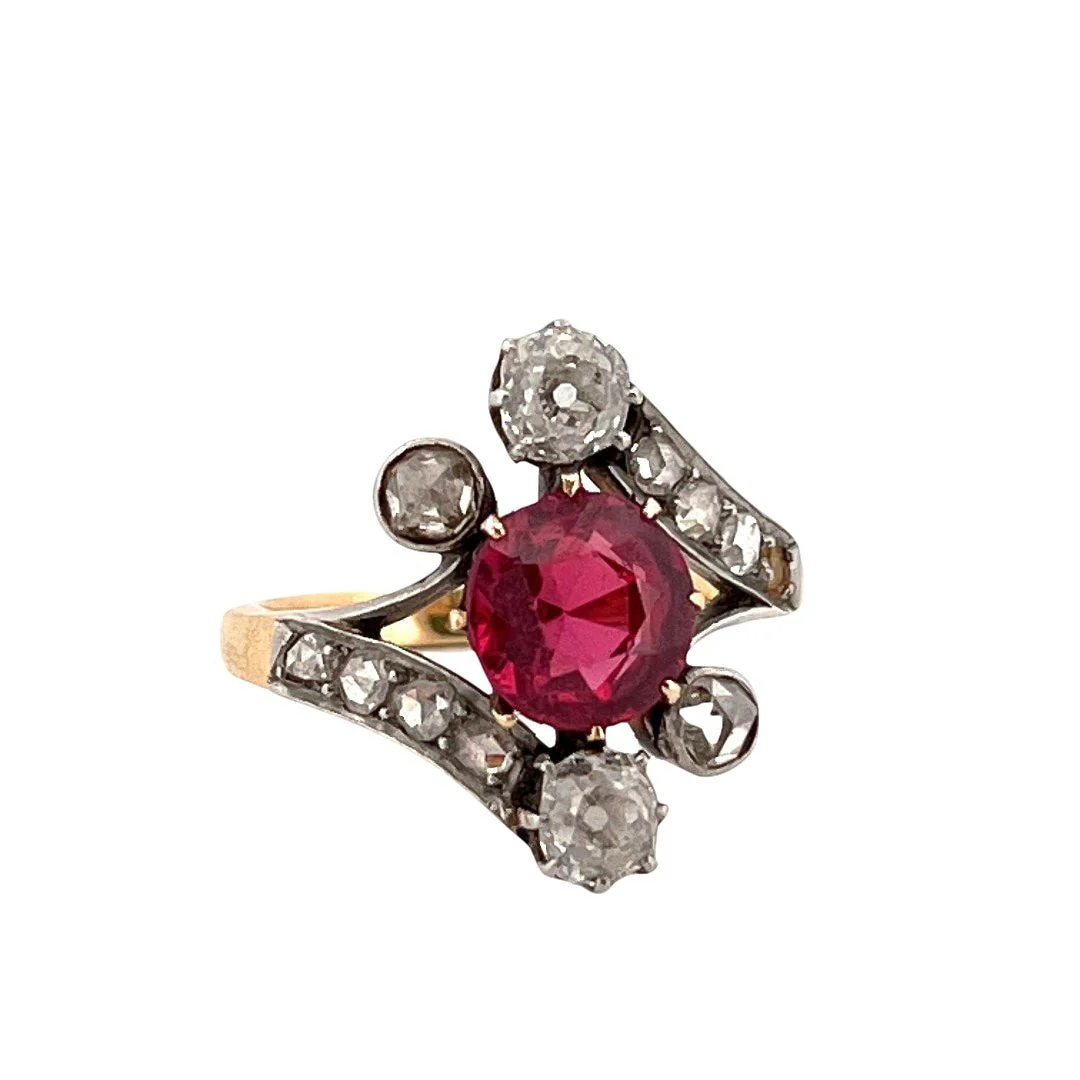 Bague en or jaune et pierre en verre rose, et diamants - Image 3