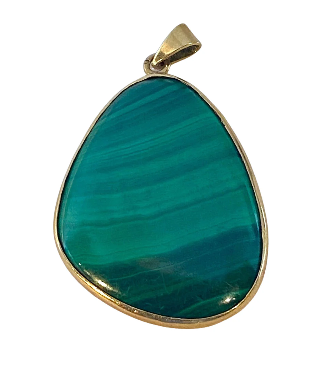 Pendentif en or jaune 18 carats orné d’une malachite