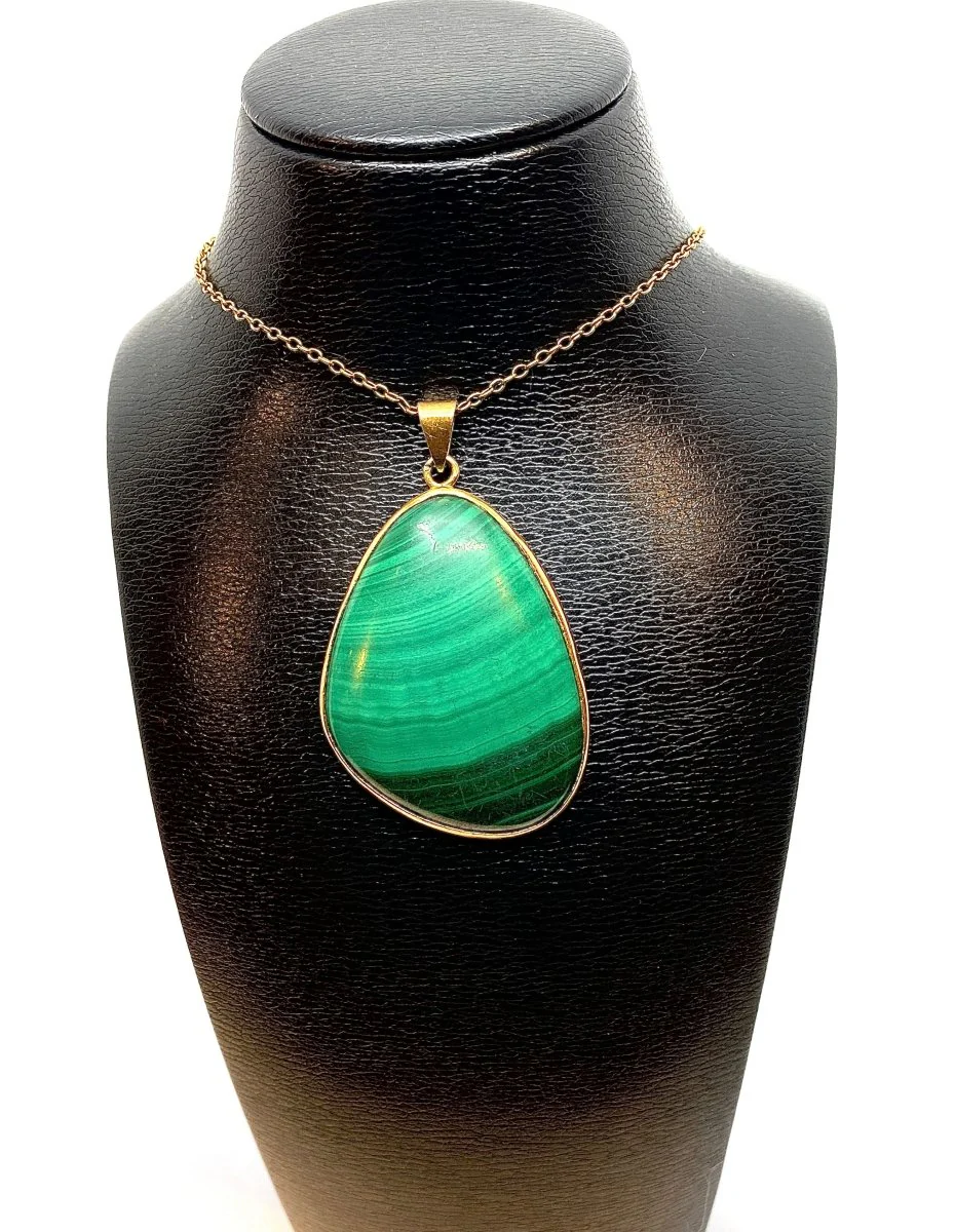 Pendentif en or jaune 18 carats orné d’une malachite - Image 2