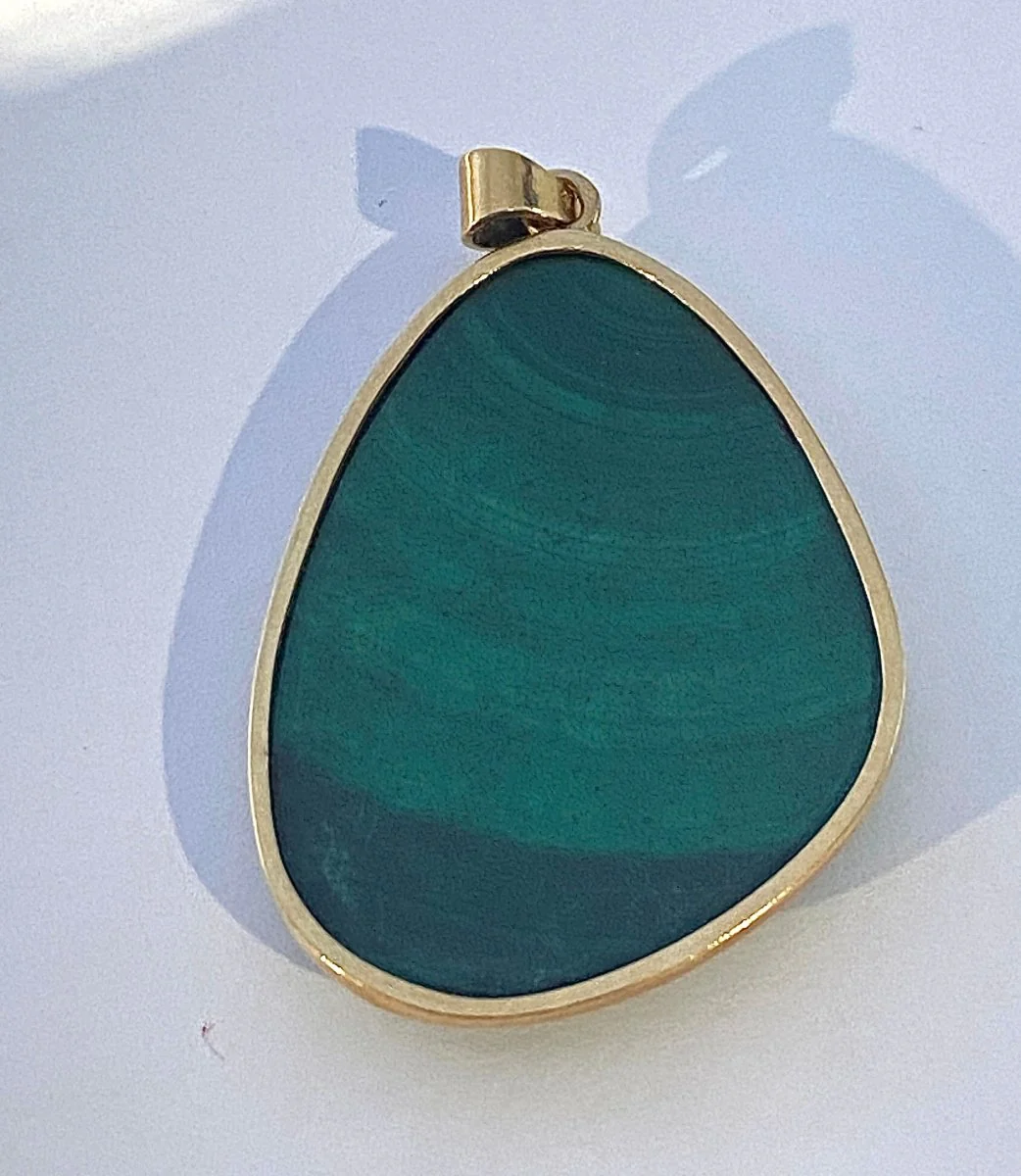 Pendentif en or jaune 18 carats orné d’une malachite - Image 4
