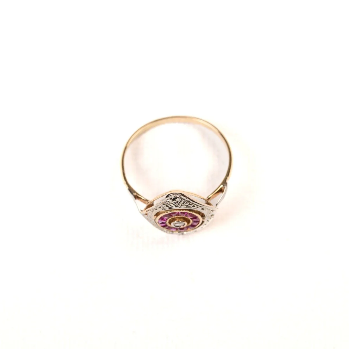 Bague marquise ancienne rubis et diamants en or deux tons - Image 4