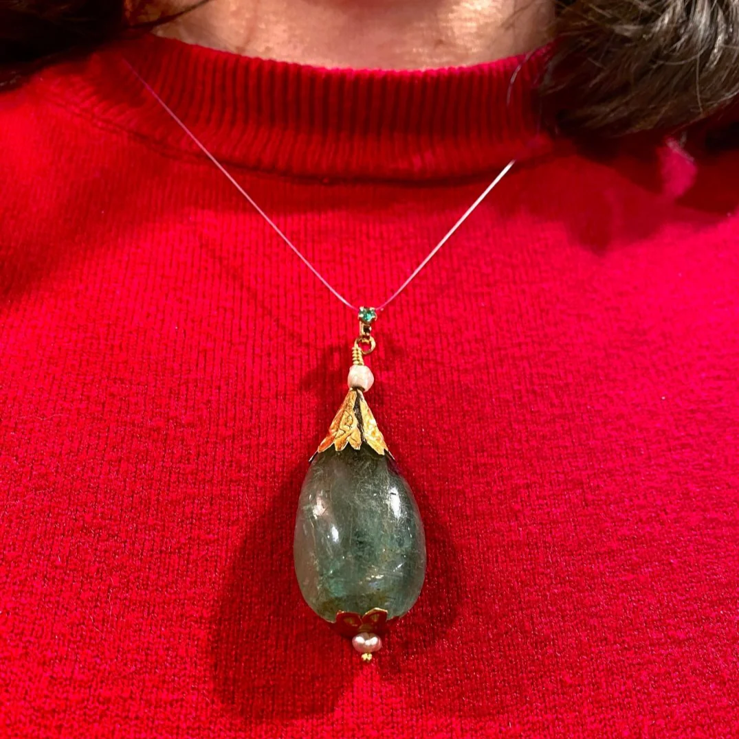 Pendentif en or jaune, émeraude et perles - Image 2
