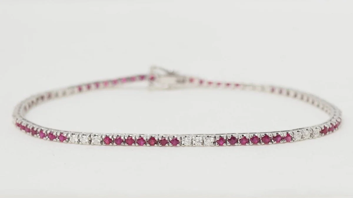 Bracelet rivière en or blanc, rubis et diamants