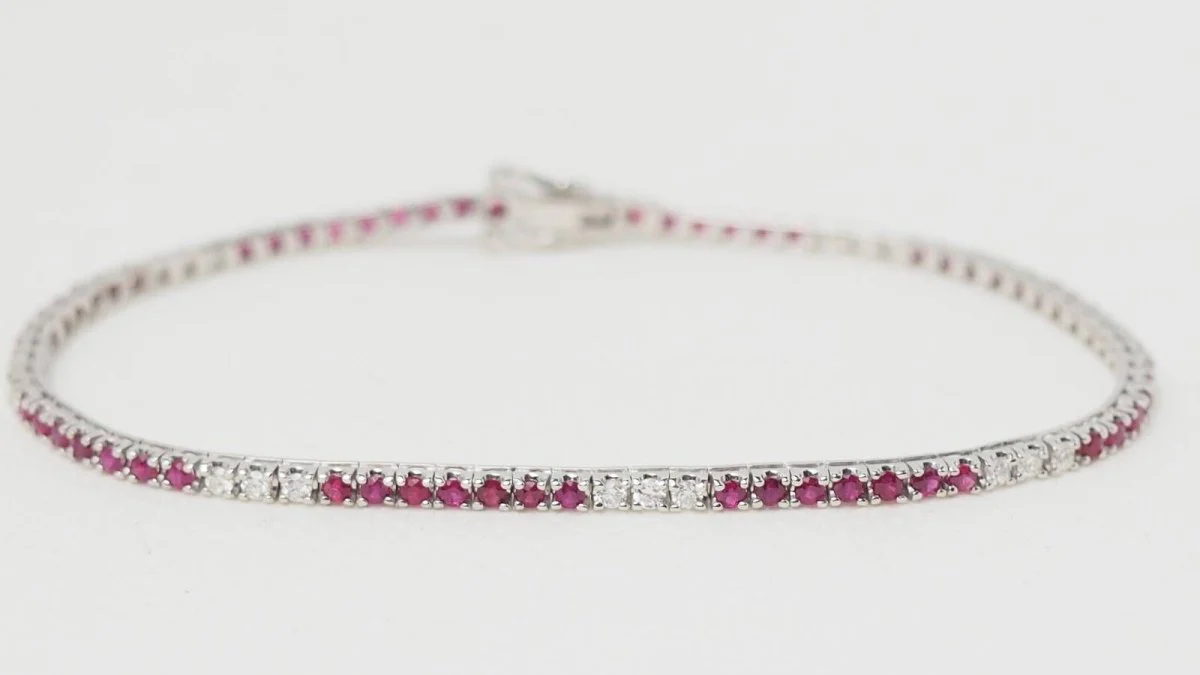 Bracelet rivière en or blanc, rubis et diamants - Image 4