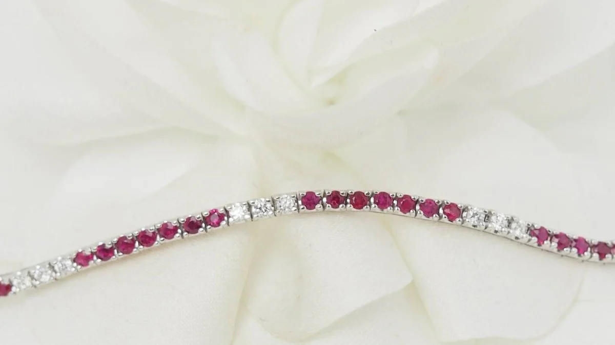 Bracelet rivière en or blanc, rubis et diamants - Image 7