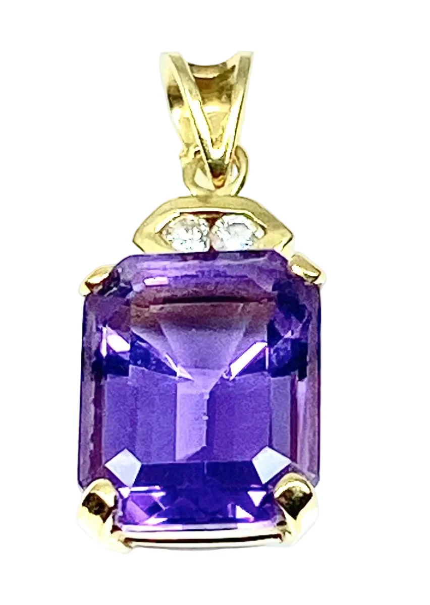 Pendentif en or jaune, améthyste et diamants