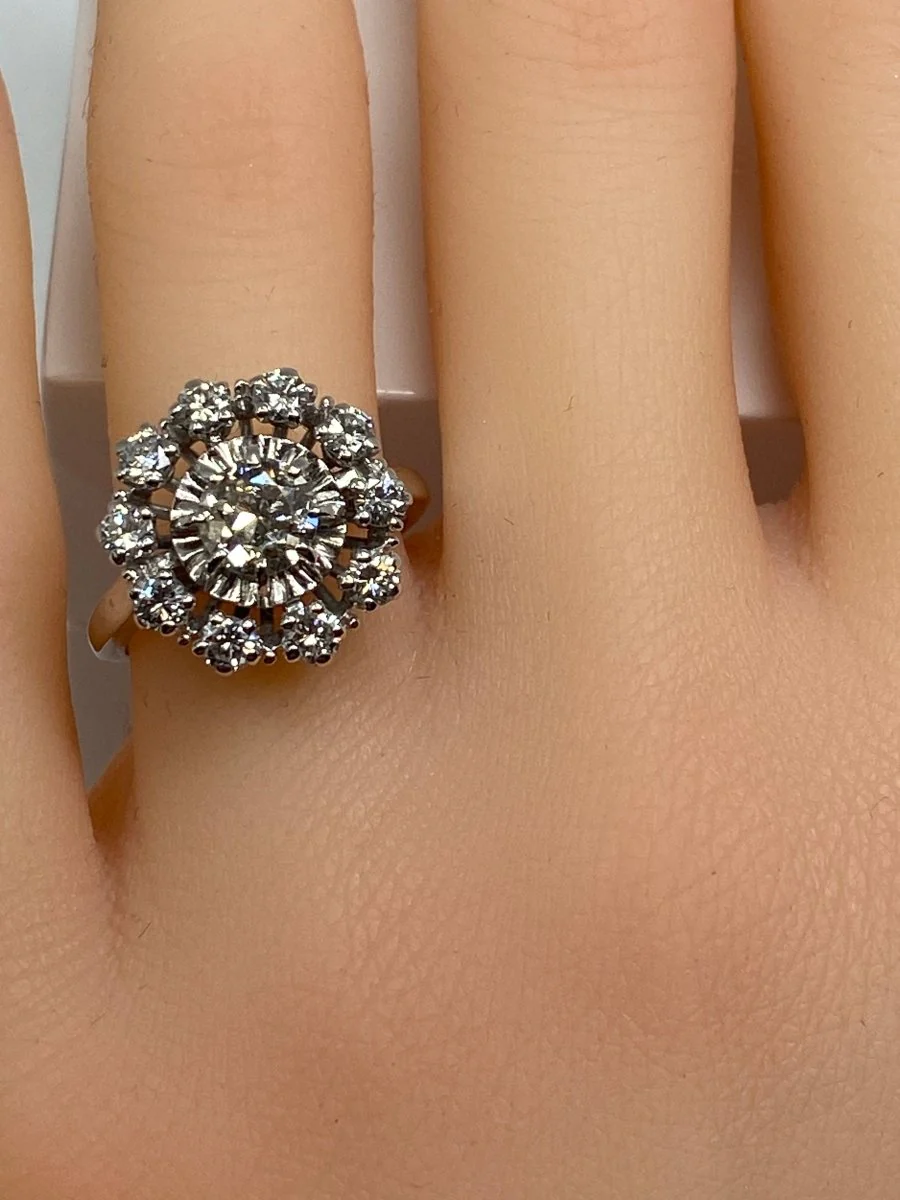 Bague en or 18 carats de forme marguerite «soleil» sertie de diamants - Image 2