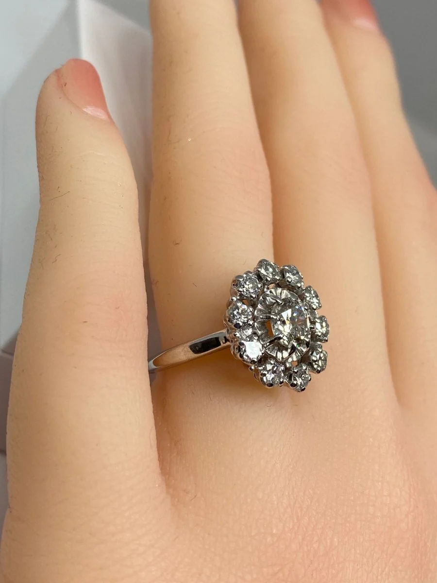 Bague en or 18 carats de forme marguerite «soleil» sertie de diamants - Image 5