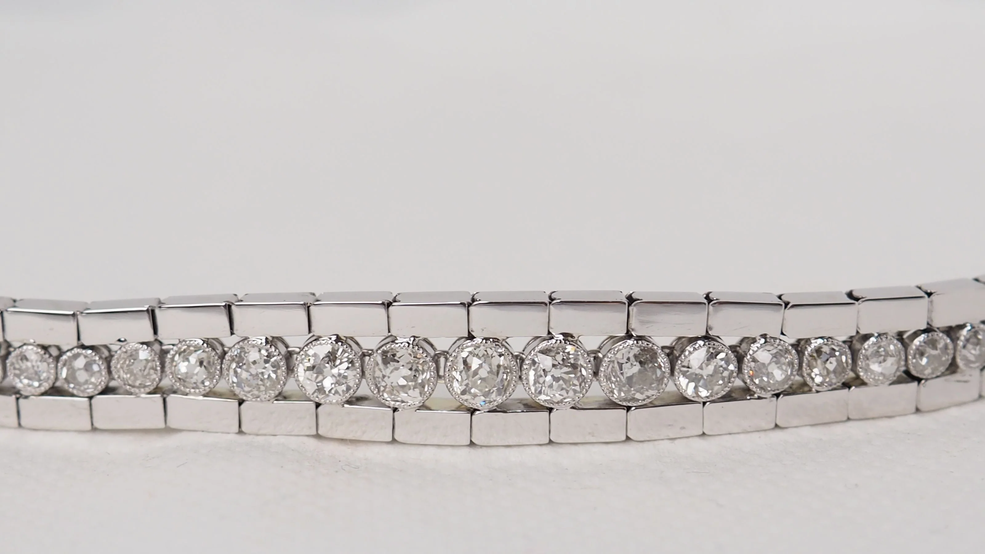 Bracelet rivière ancien en or blanc et diamants - Image 3