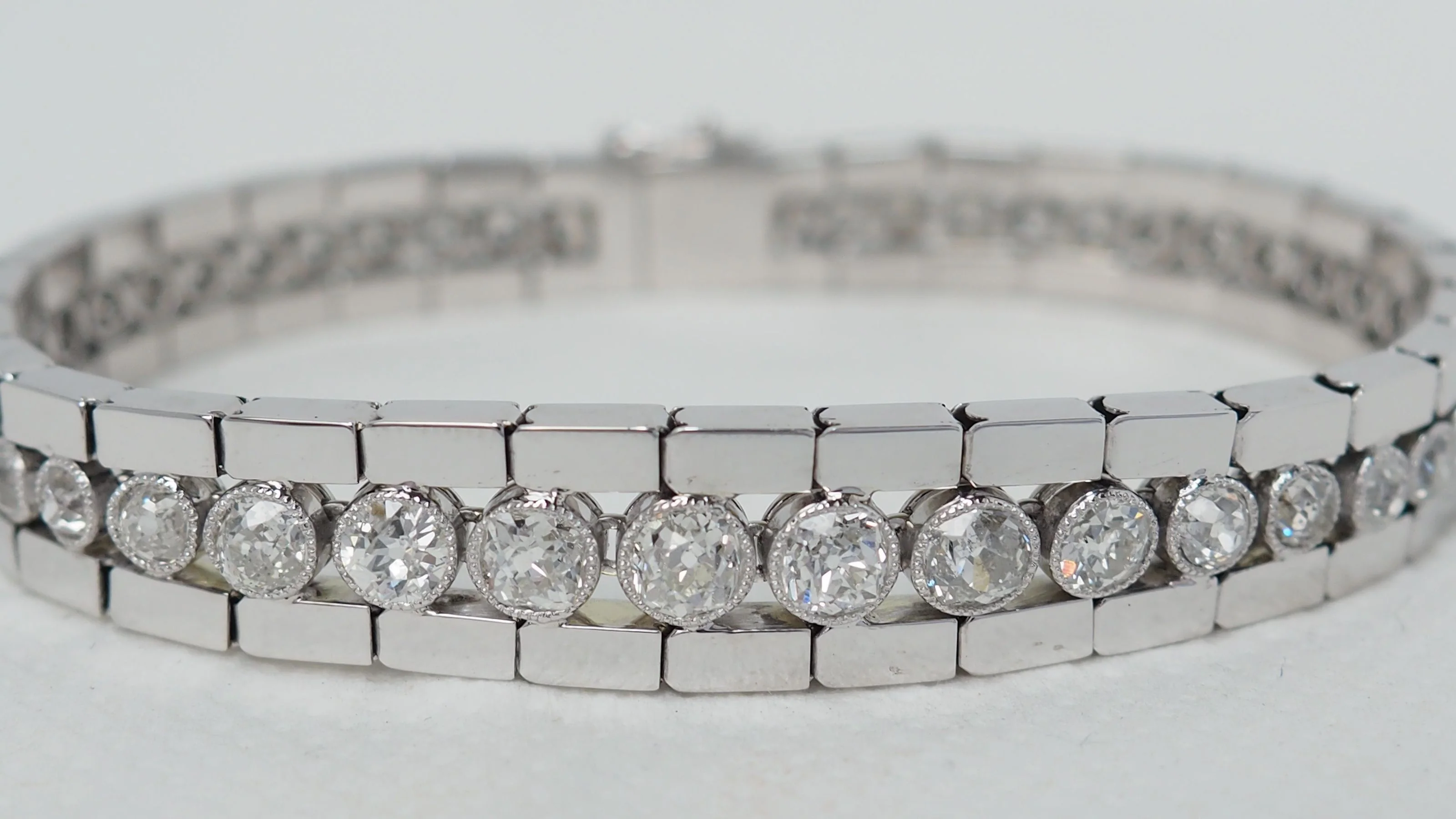 Bracelet rivière ancien en or blanc et diamants - Image 4