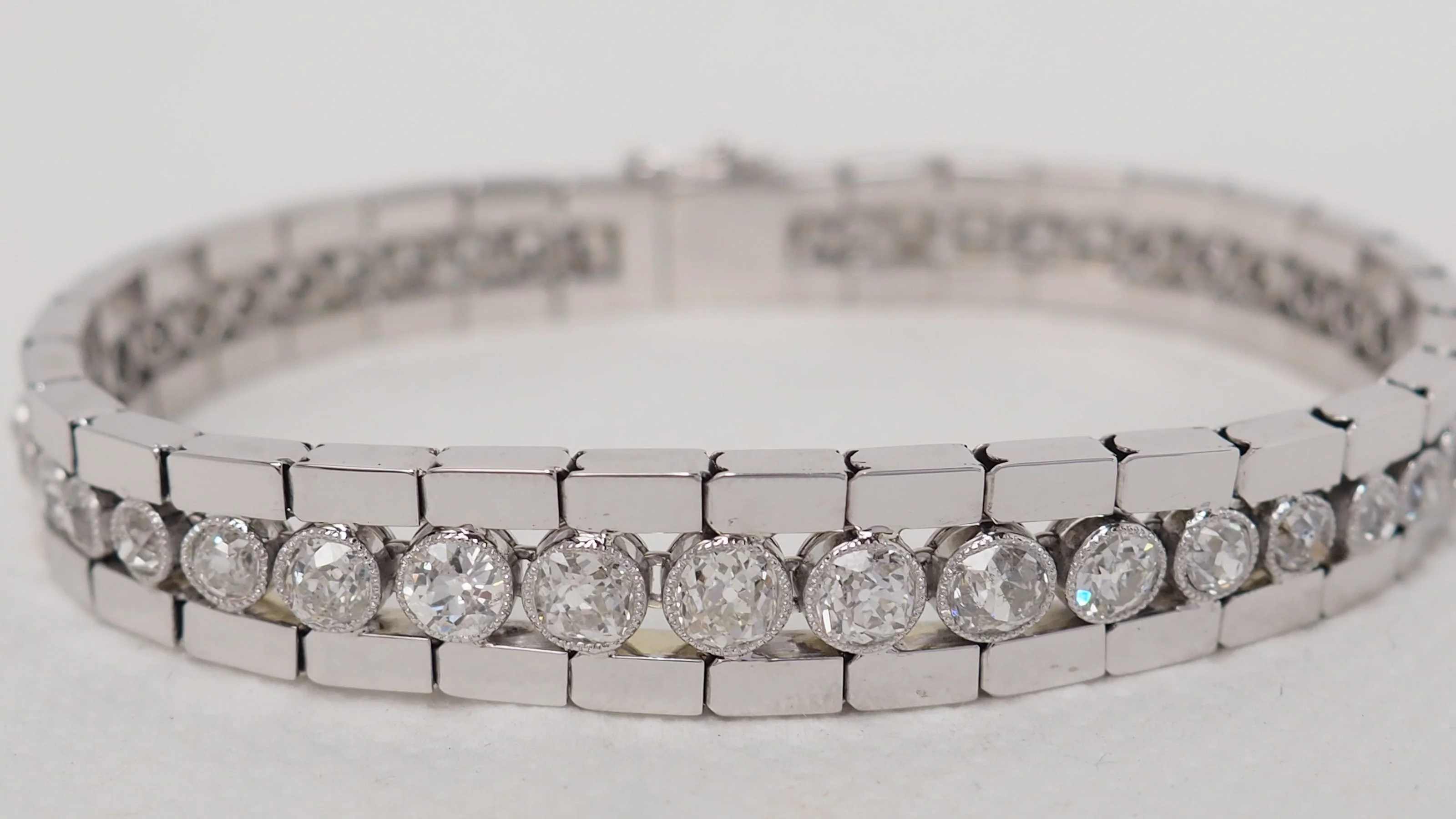 Bracelet rivière ancien en or blanc et diamants - Image 5