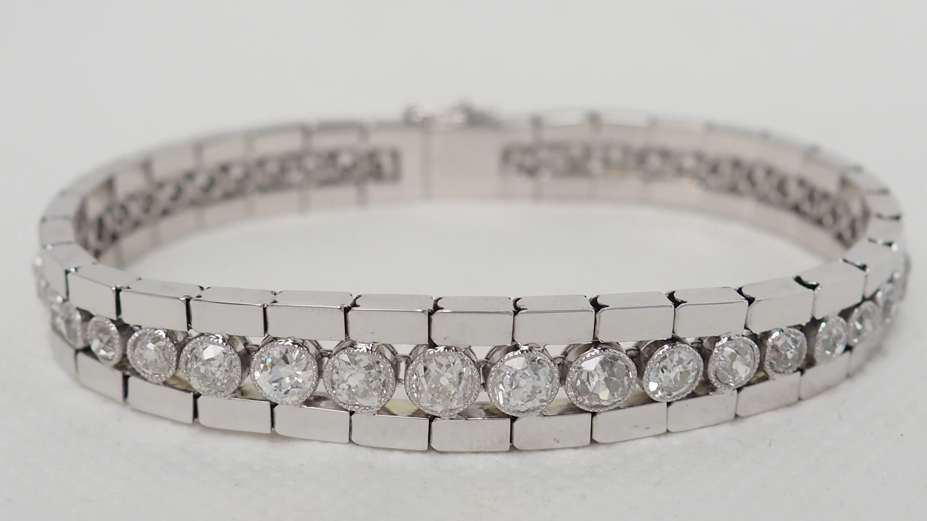 Bracelet rivière ancien en or blanc et diamants - Image 6