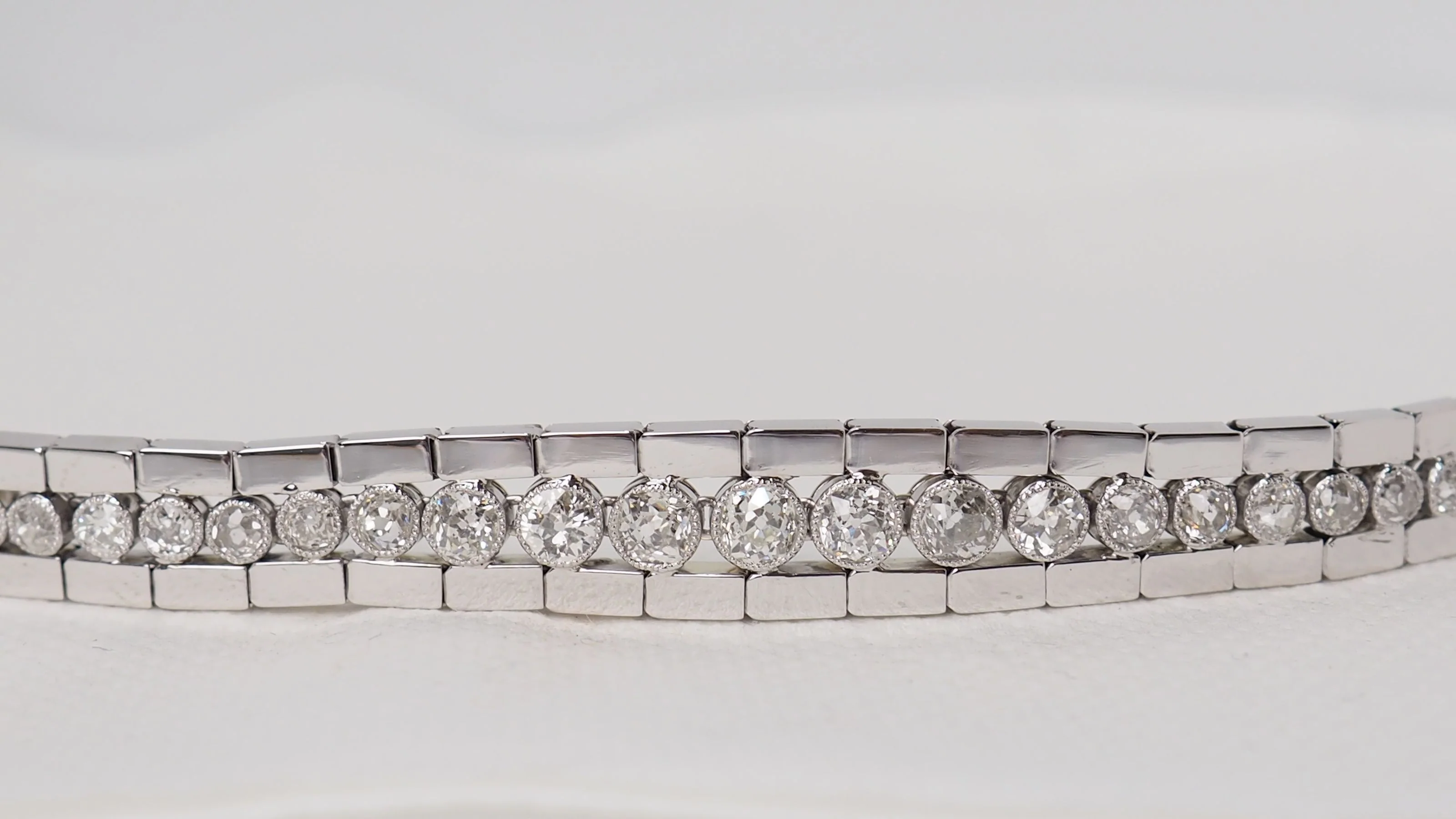 Bracelet rivière ancien en or blanc et diamants - Image 8