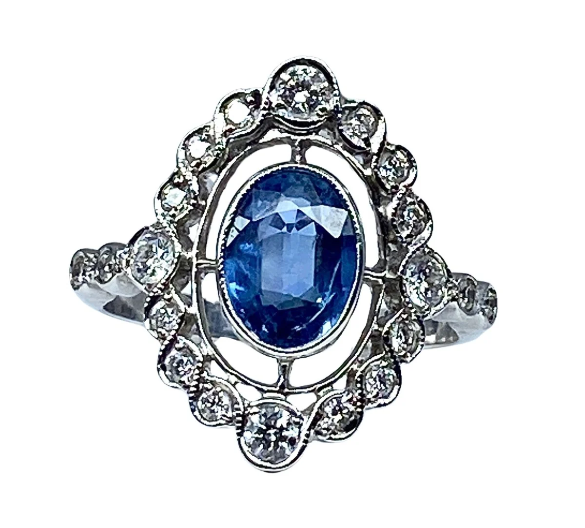 Bague losange en or blanc saphir et diamants