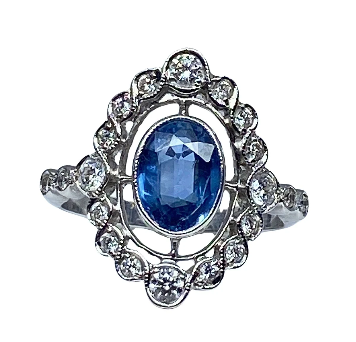 Bague losange en or blanc saphir et diamants - Image 6