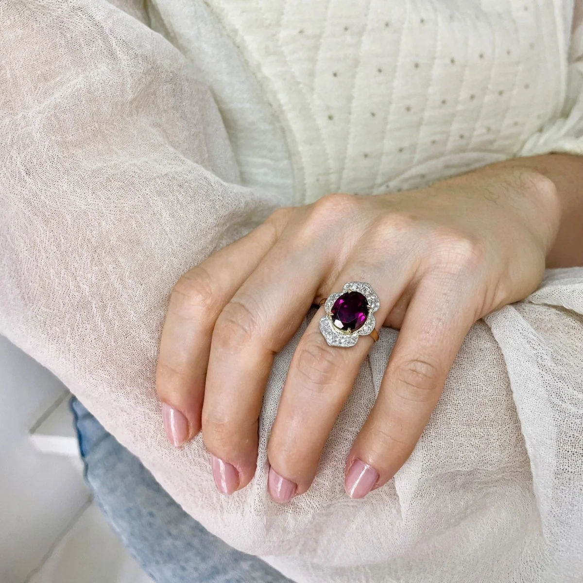 Bague marguerite en or jaune, rhodolite et diamants - Image 2