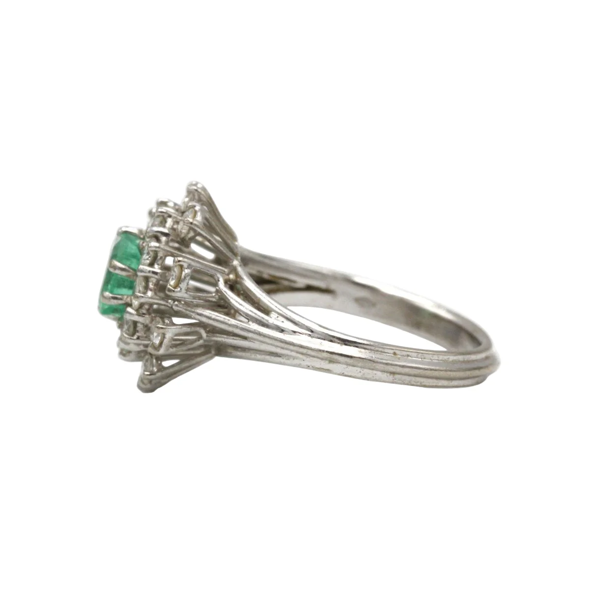 Bague en or blanc, émeraude, et diamants - Image 5
