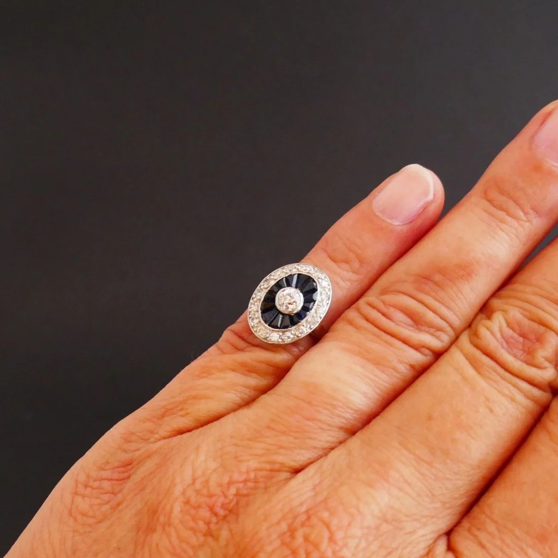 Bague Art Déco platine, saphirs et diamants - Image 2