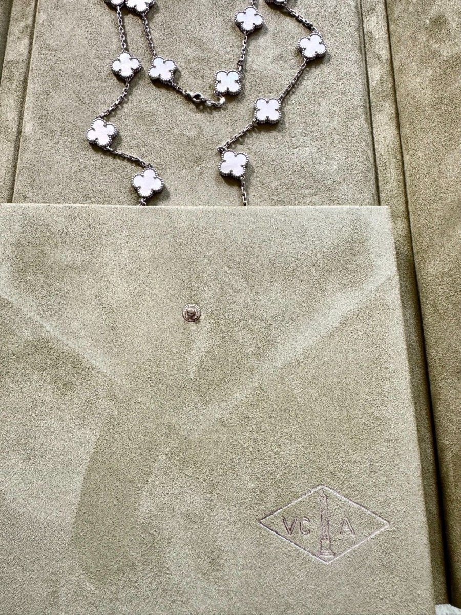 Sautoir Van Cleef et Arpels Alhambra or blanc 750 et nacre - Image 5