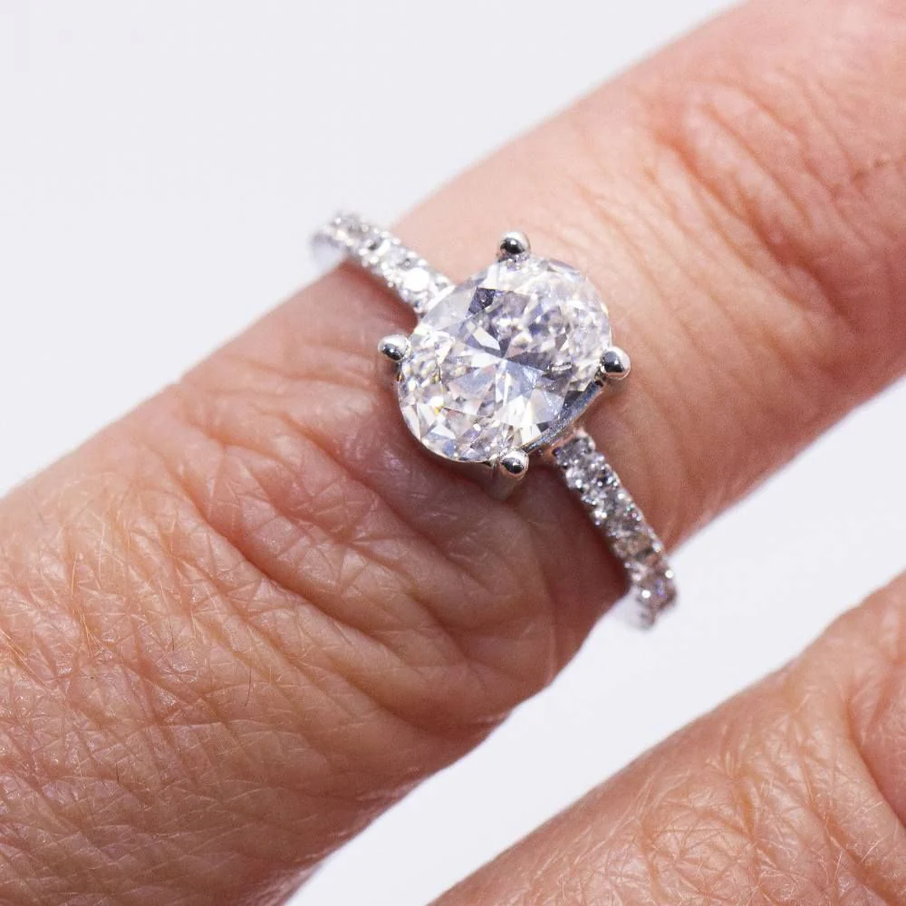 Bague Solitaire en or blanc et diamants - Image 2