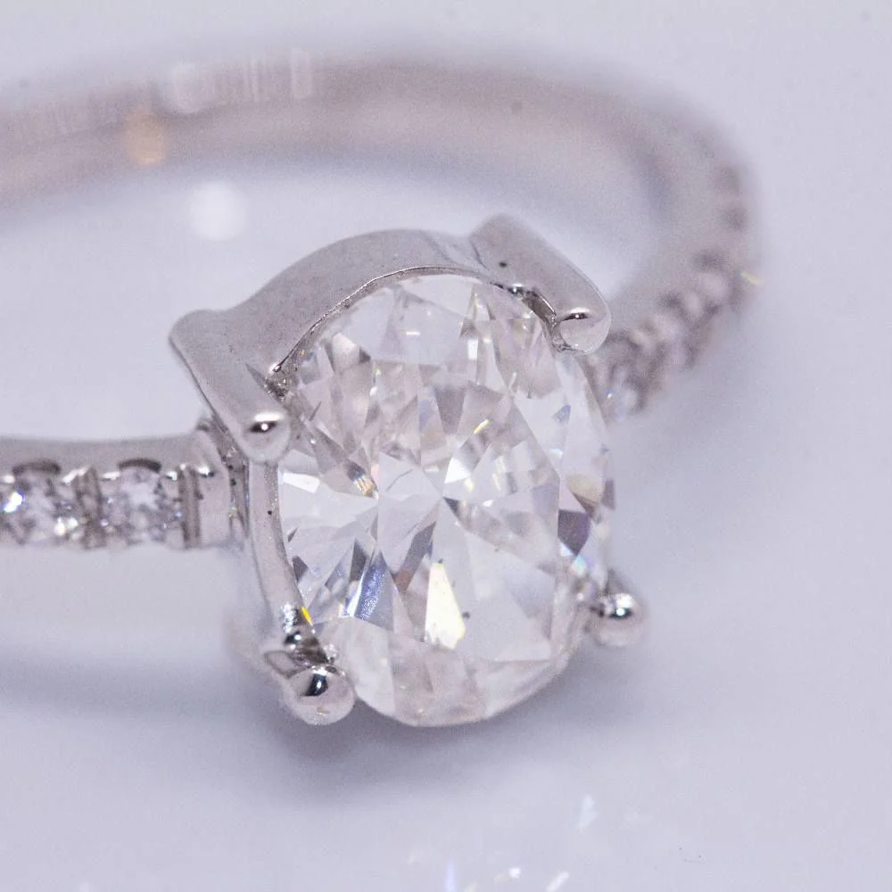 Bague Solitaire en or blanc et diamants - Image 5