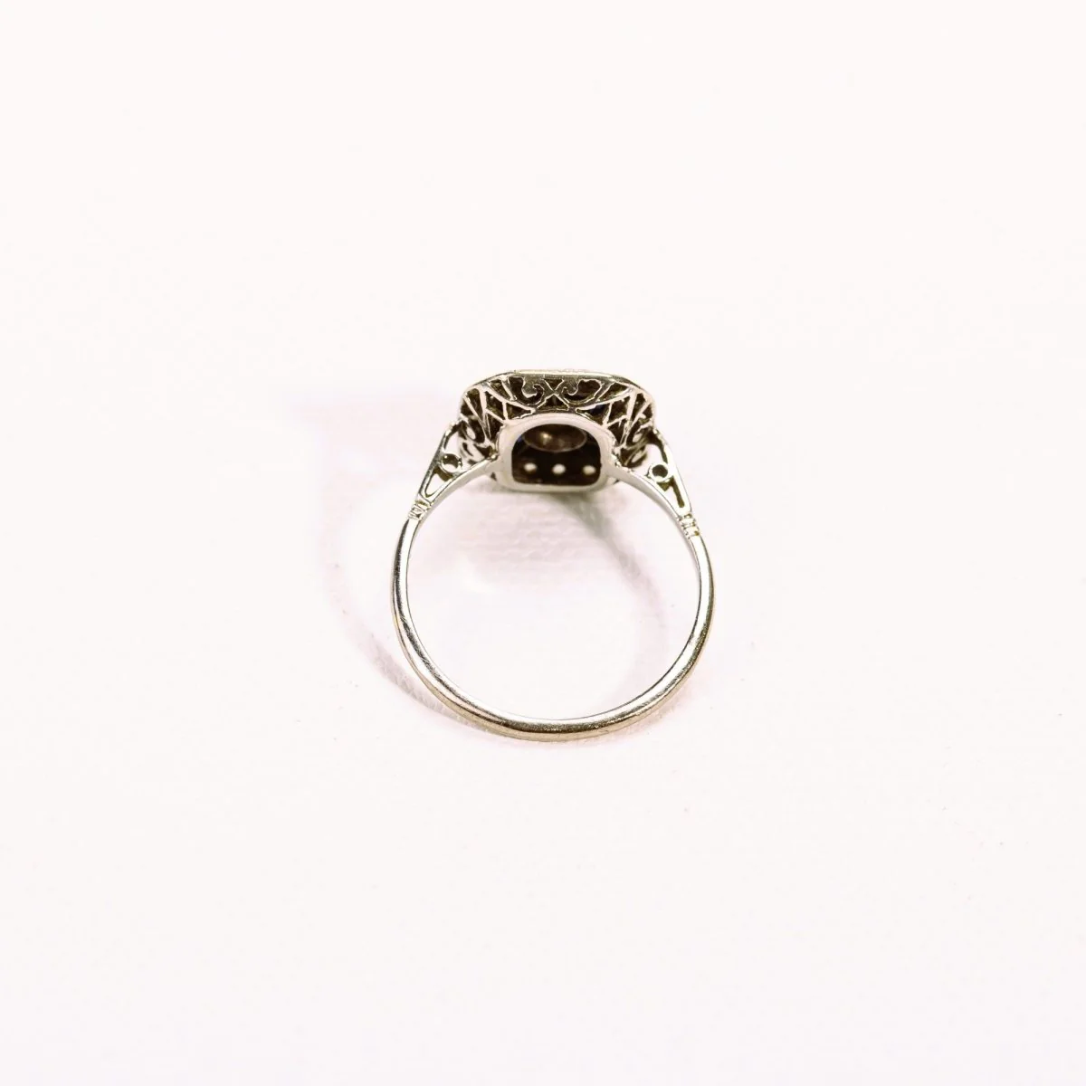Bague en or blanc, saphir et diamants - Image 6