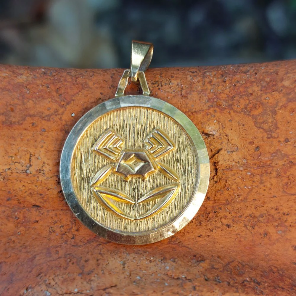 Médaille du signe du Zodiaque "Cancer" or 18k - Image 3