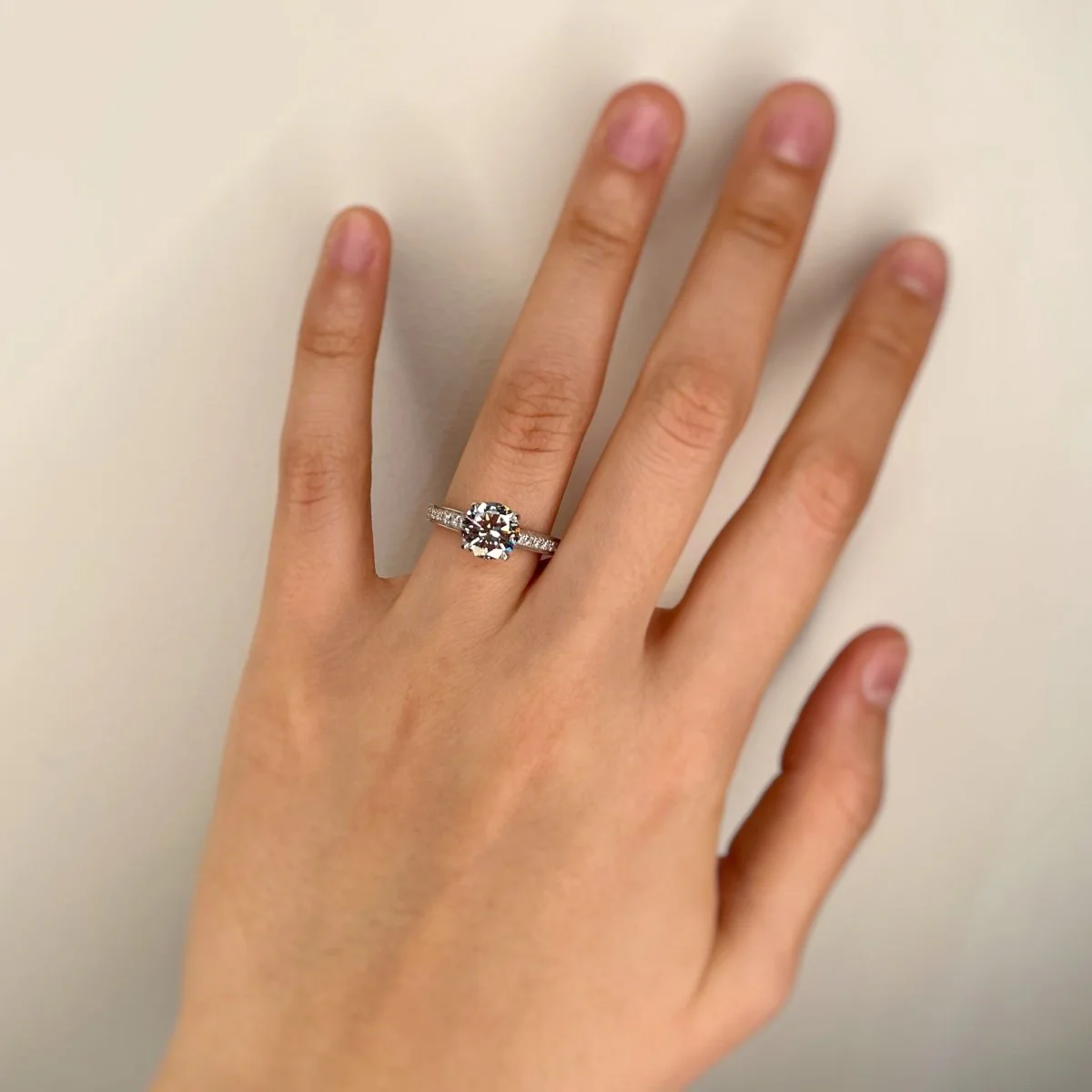 Bague Solitaire en or blanc et diamants - Image 2