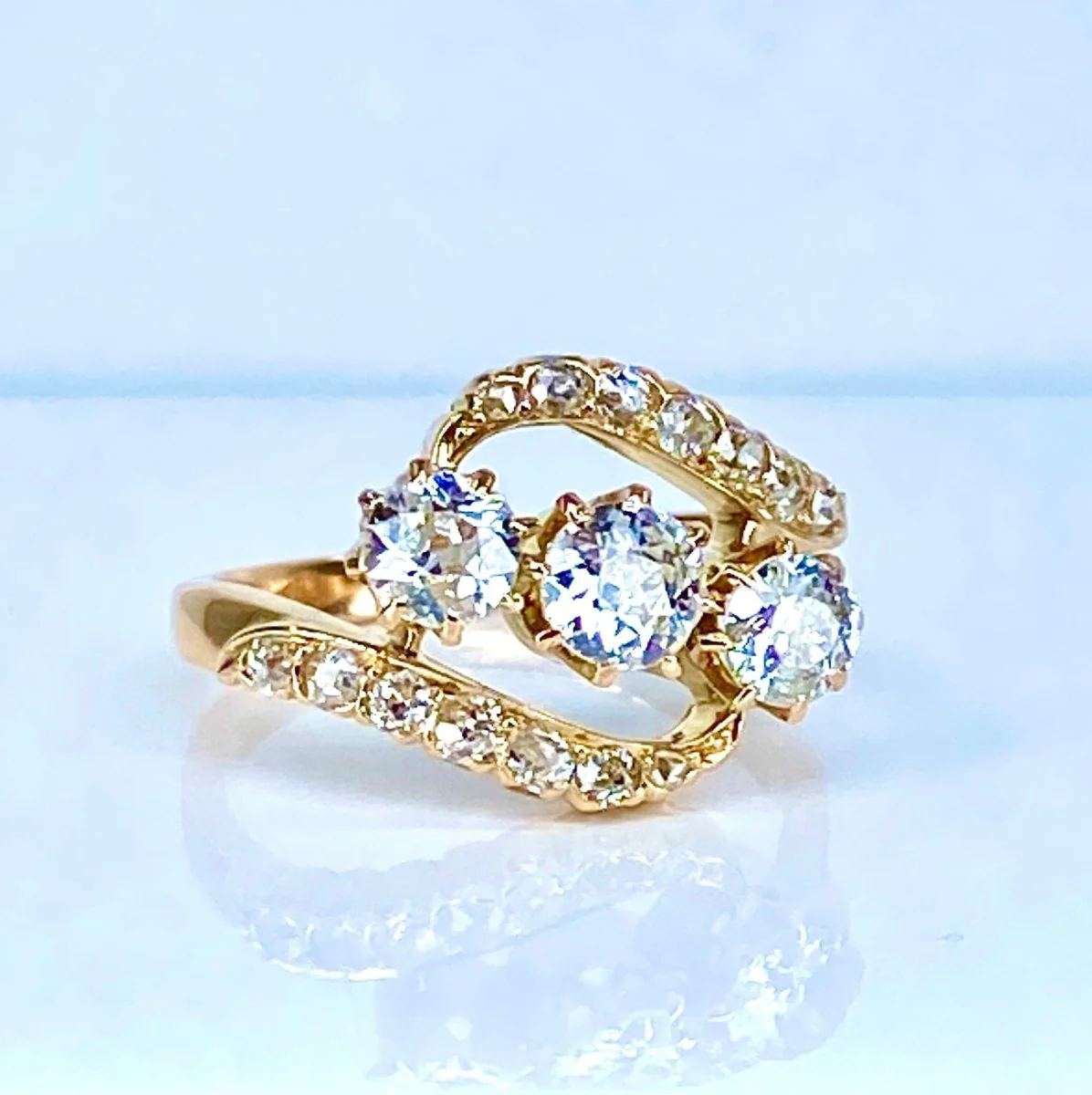 Bague Trilogie en or jaune et diamants - Image 3