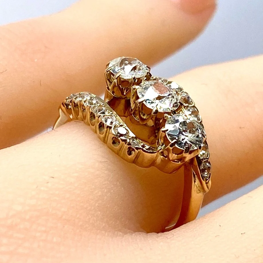Bague Trilogie en or jaune et diamants - Image 4