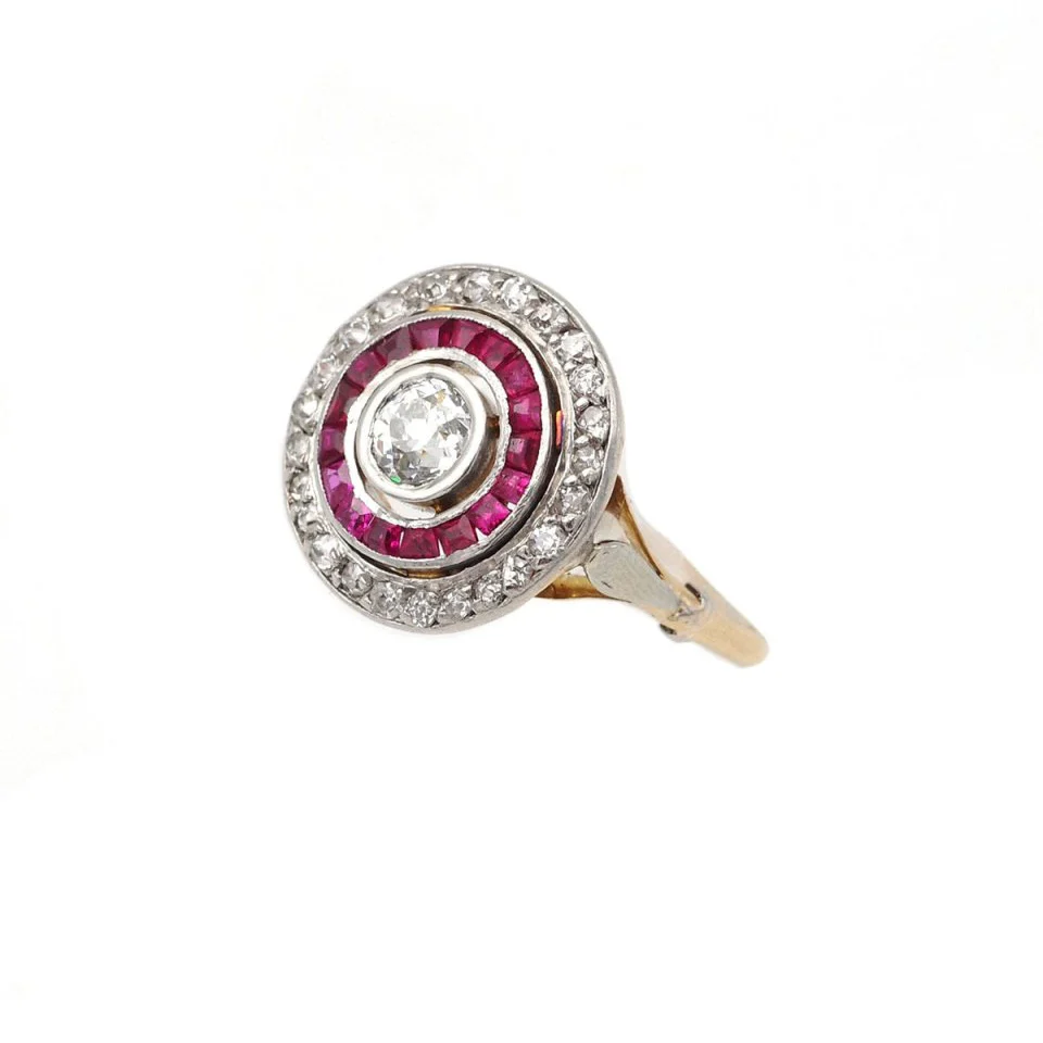 Bague Pompadour en or blanc, or jaune, platine, rubis et diamants - Image 3