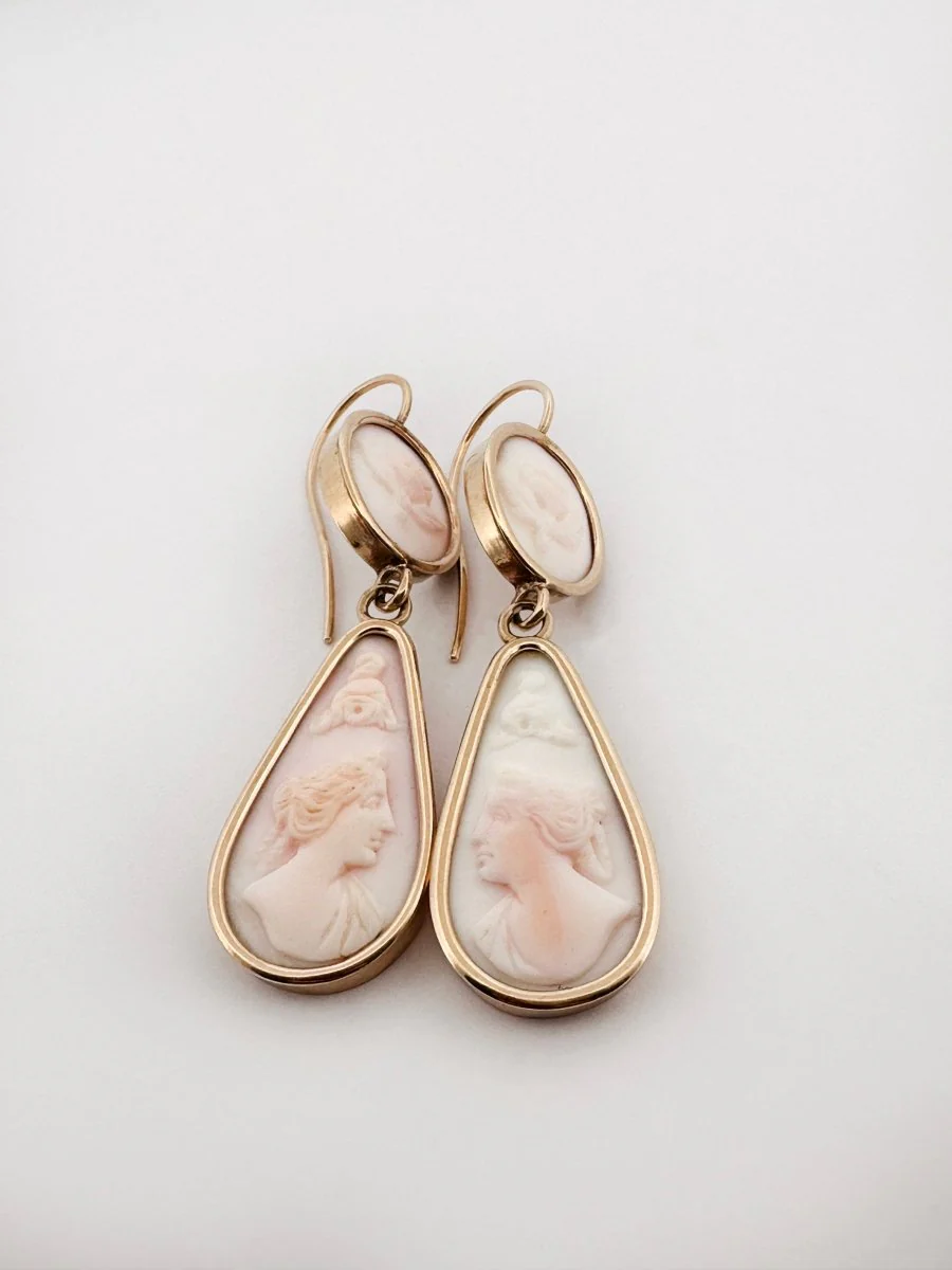 Boucles d'oreilles Pendantes en or jaune et camées