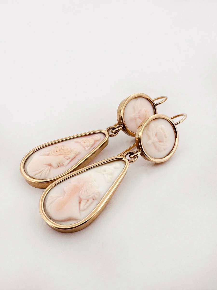 Boucles d'oreilles Pendantes en or jaune et camées - Image 2
