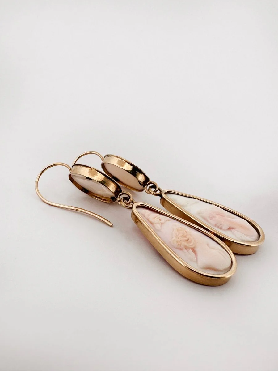 Boucles d'oreilles Pendantes en or jaune et camées - Image 3