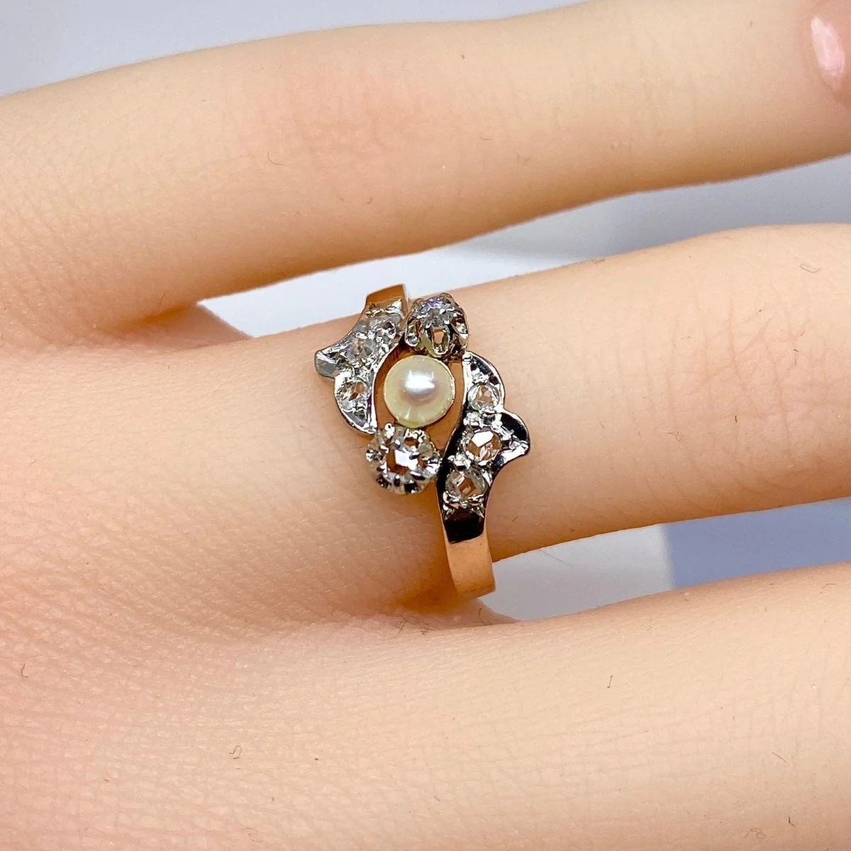 Bague en or rose, perle et diamants - Image 2