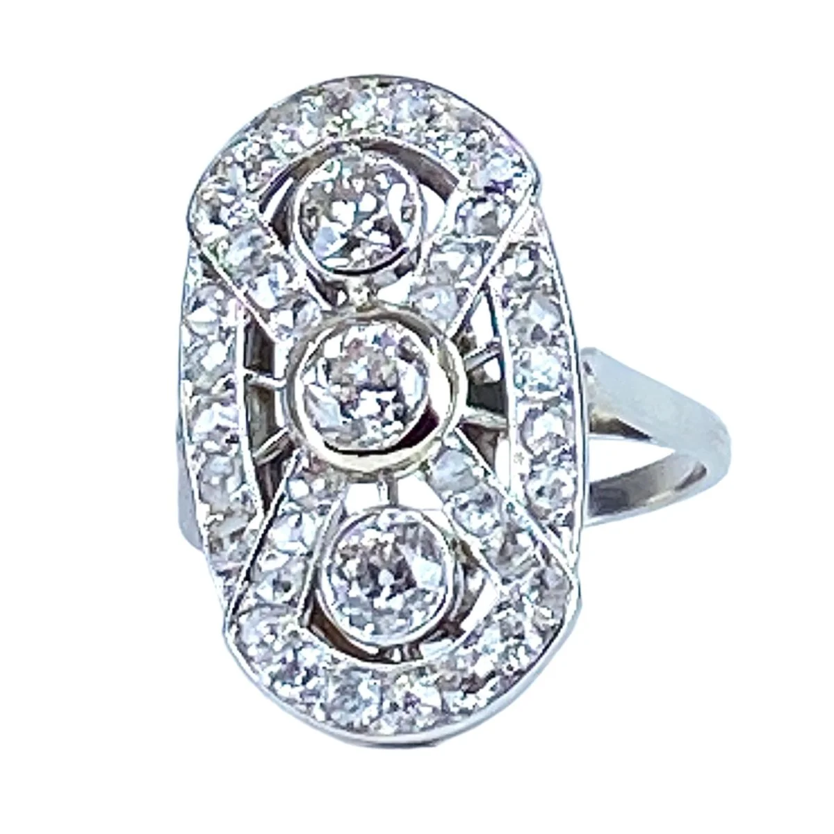 Bague en platine sertie de 3 diamants
