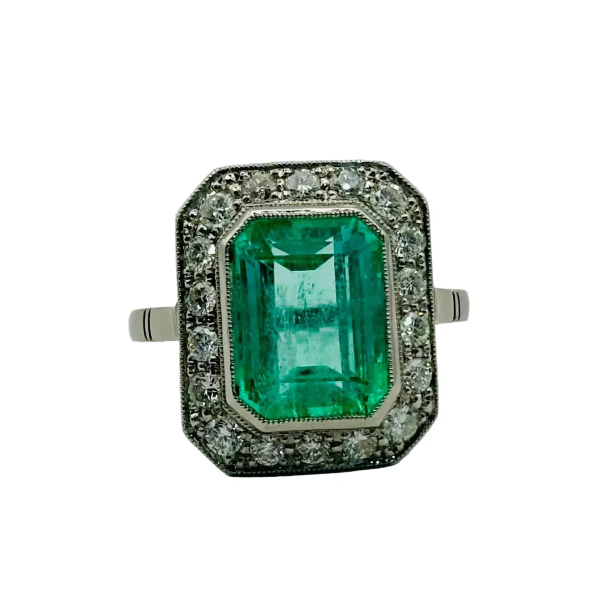Bague Entourage en platine, émeraude et diamants