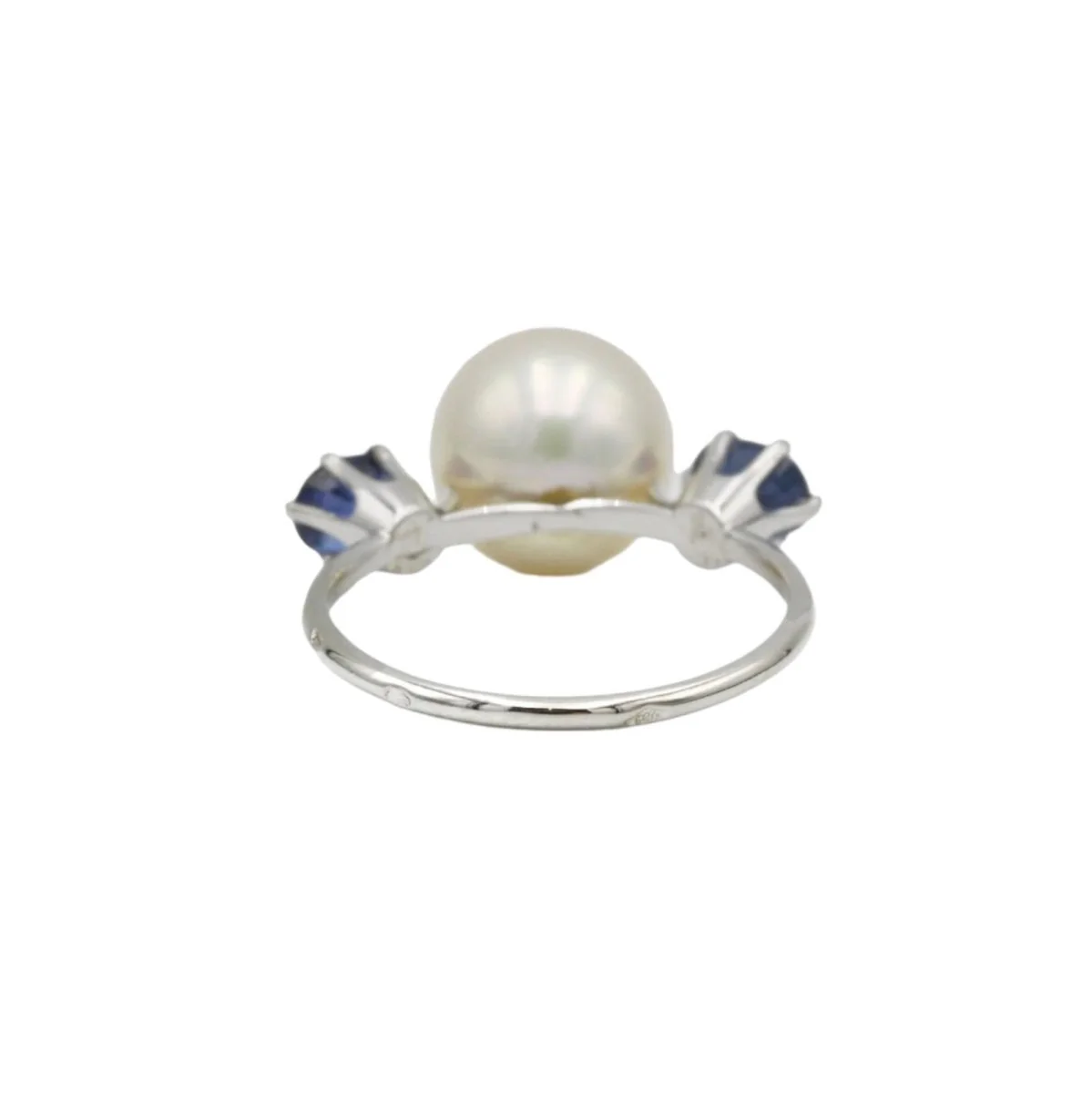 Bague Trilogie en or blanc, perle et saphirs - Image 2