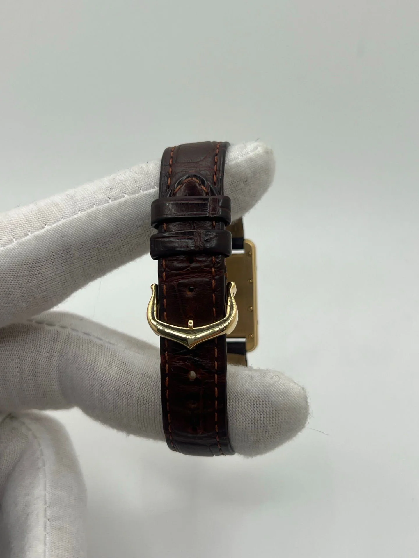 Montre CARTIER "Tank Louis" en or jaune, cuir et quartz - Image 3