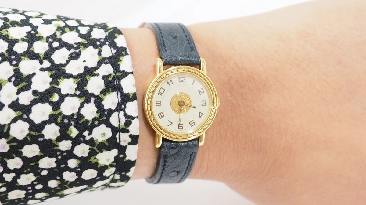 Montre HERMÈS "Sellier" en or jaune en cuir d'autruce - Image 2