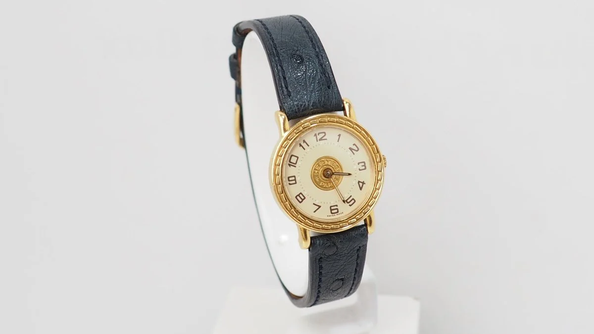 Montre HERMÈS "Sellier" en or jaune en cuir d'autruce - Image 4