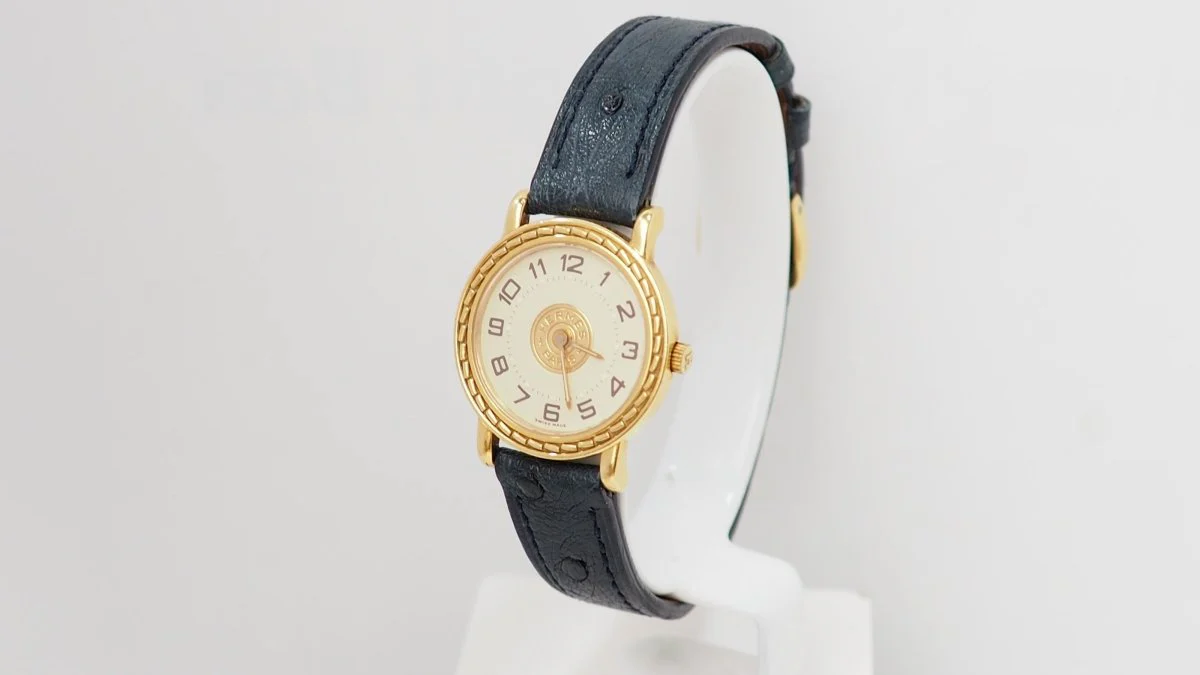 Montre HERMÈS "Sellier" en or jaune en cuir d'autruce - Image 5