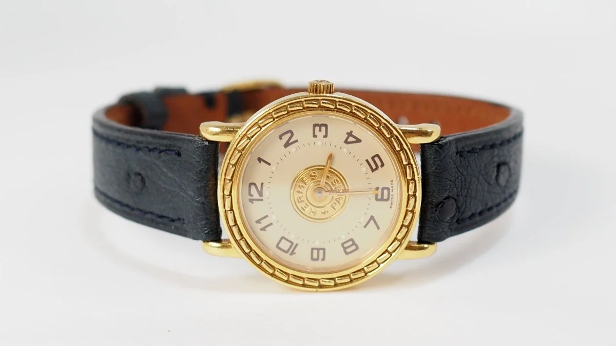 Montre HERMÈS "Sellier" en or jaune en cuir d'autruce - Image 6