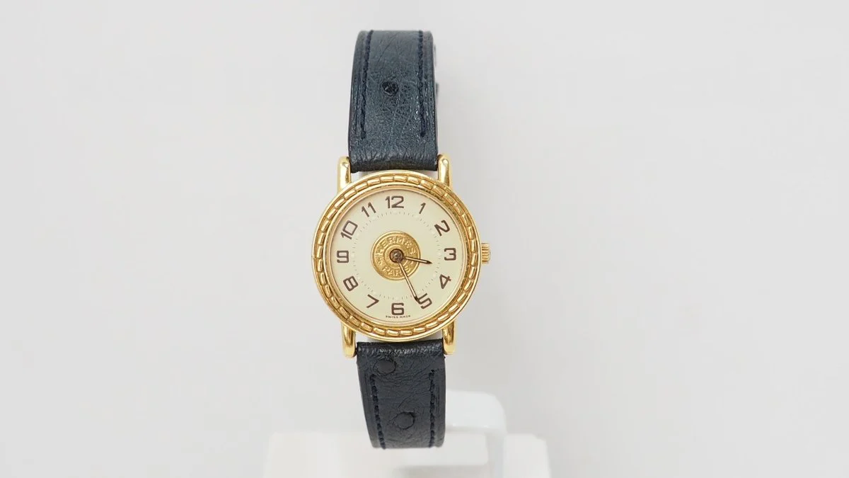 Montre HERMÈS "Sellier" en or jaune en cuir d'autruce - Image 9