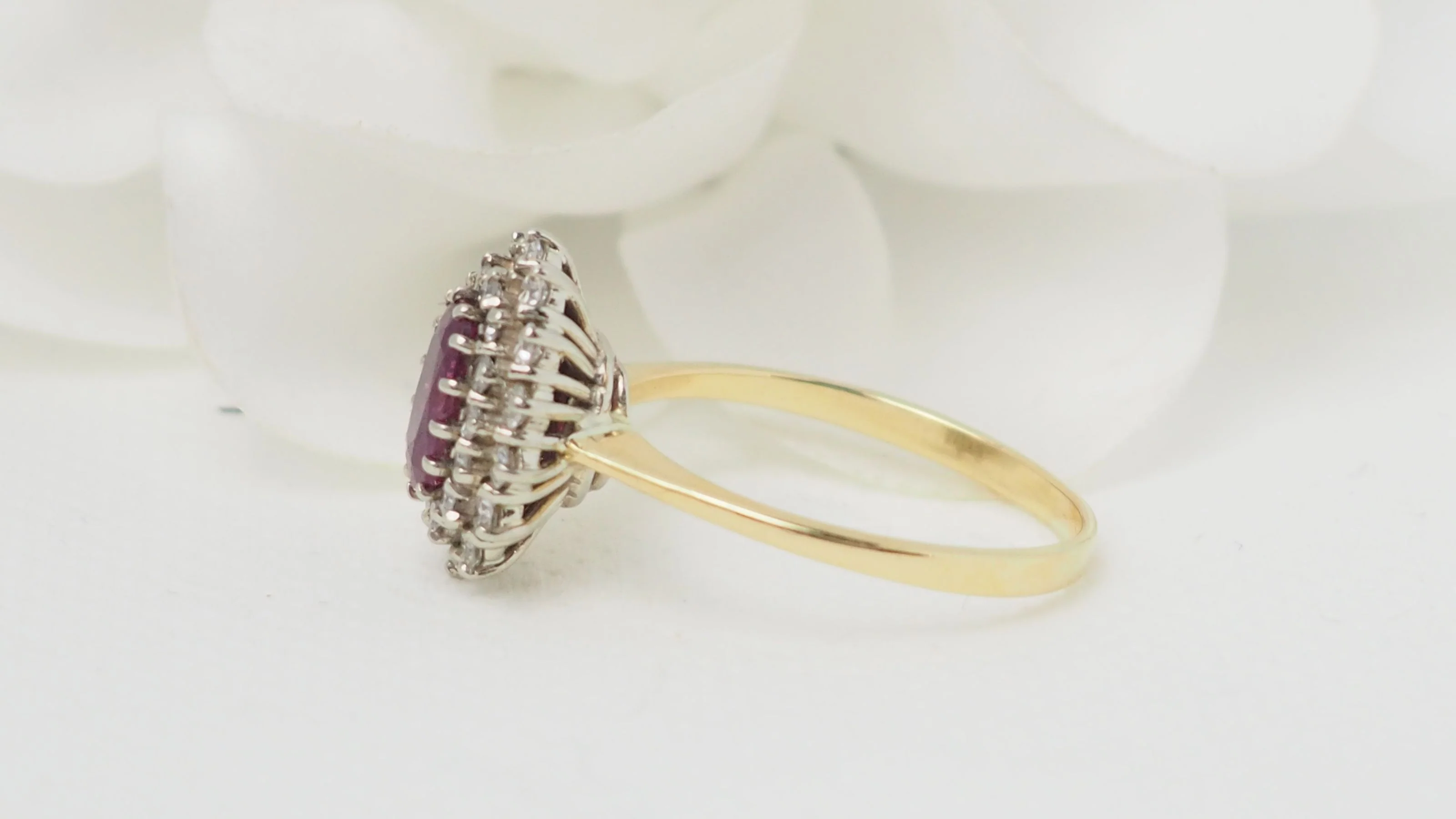 Bague Entourage E En Or Jaune, Rubis Et Diamants - Image 5