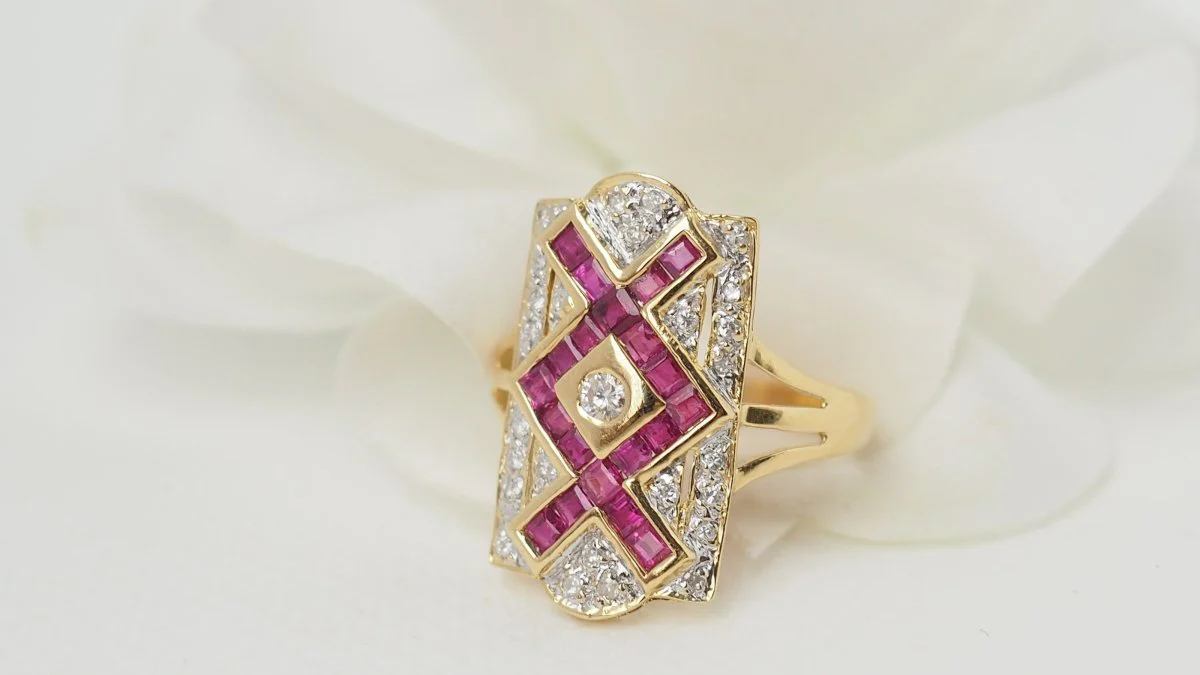 Bague vintage en or jaune, rubis et diamants - Image 5