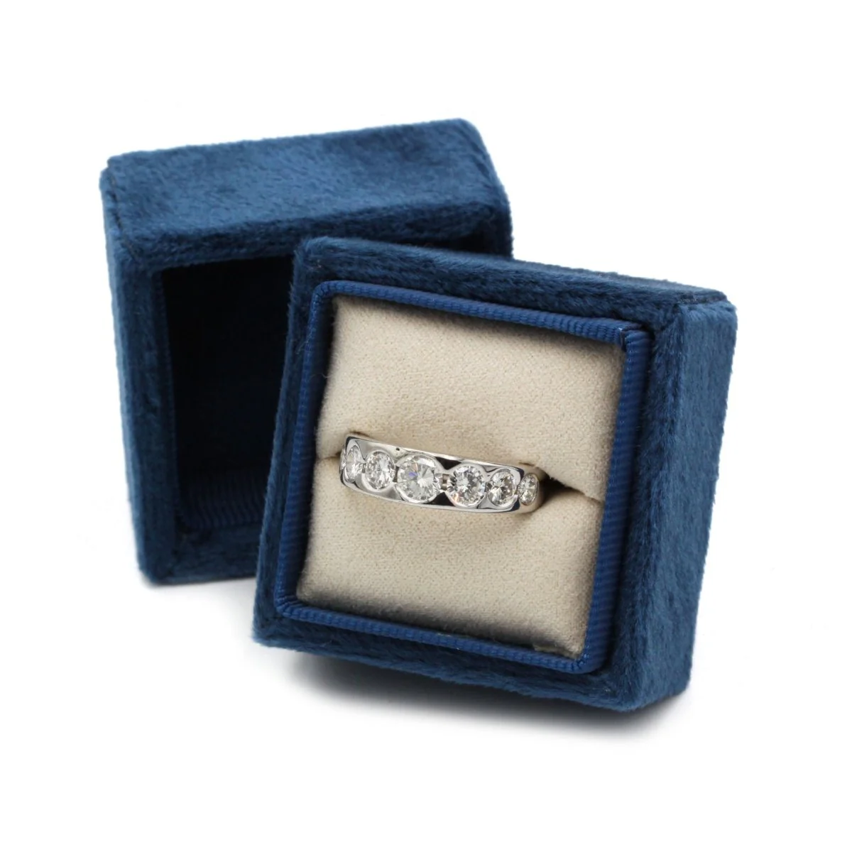 Bague en or blanc et diamants - Image 6