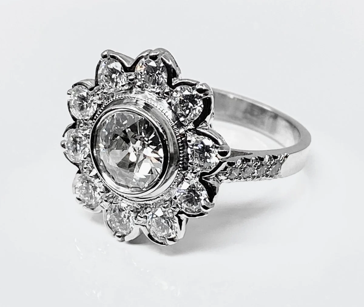 Bague marguerite en or blanc et diamant - Image 3