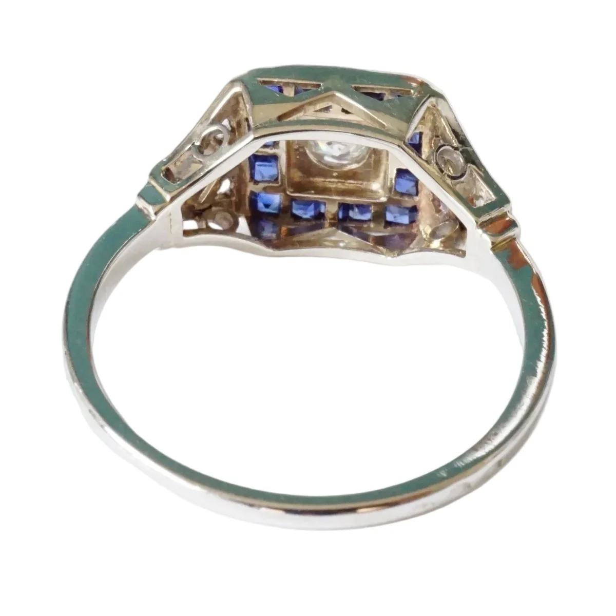 Bague Chevalière en or blanc, saphirs et diamants - Image 3