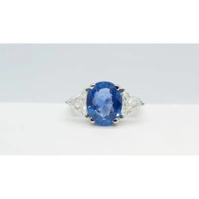 Bague en or blanc saphir de Ceylan et diamants